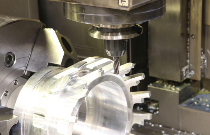 CNC-Bearbeitung eines metallischen Werkstoffs in der Zerspanung
