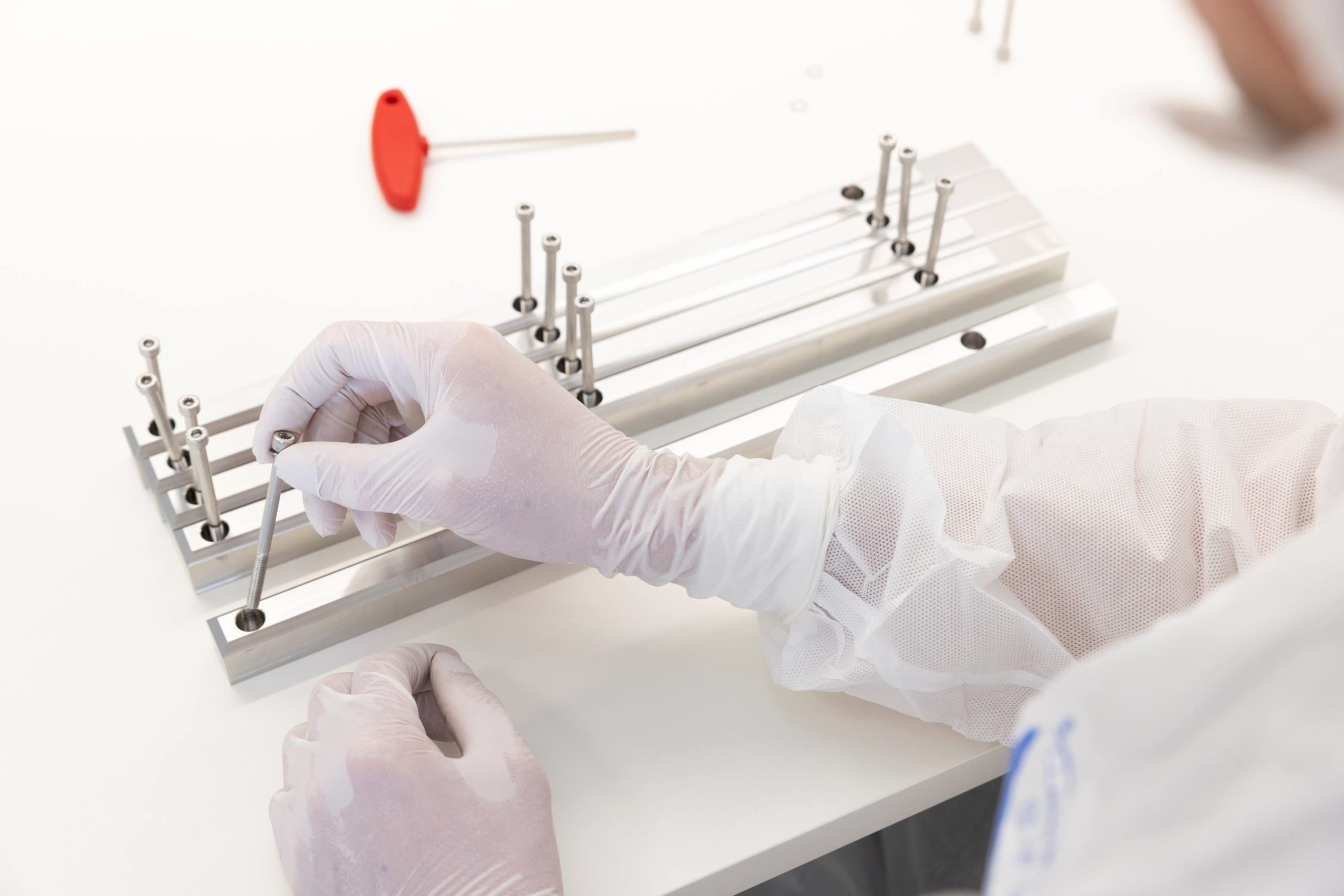 Reinraummontage von Baugruppen nach ISO-Standards